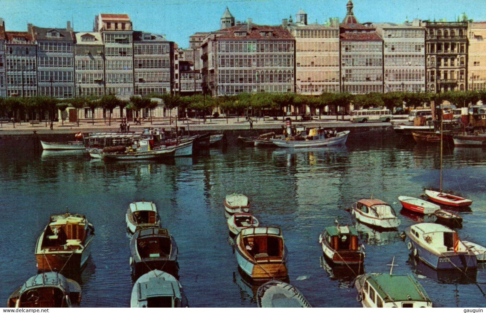 CPM - LA CORUNA - Le Bassin Et Les Galeries De La Marine (bateaux) - Edition P.Esperon - La Coruña