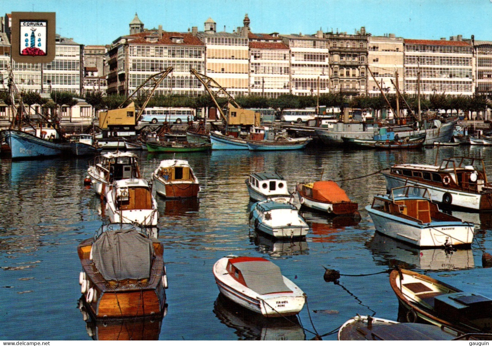 CPM - LA CORUNA - Le Bassin Et Les Galeries De La Marine (bateaux) - Edition Dominguez - La Coruña