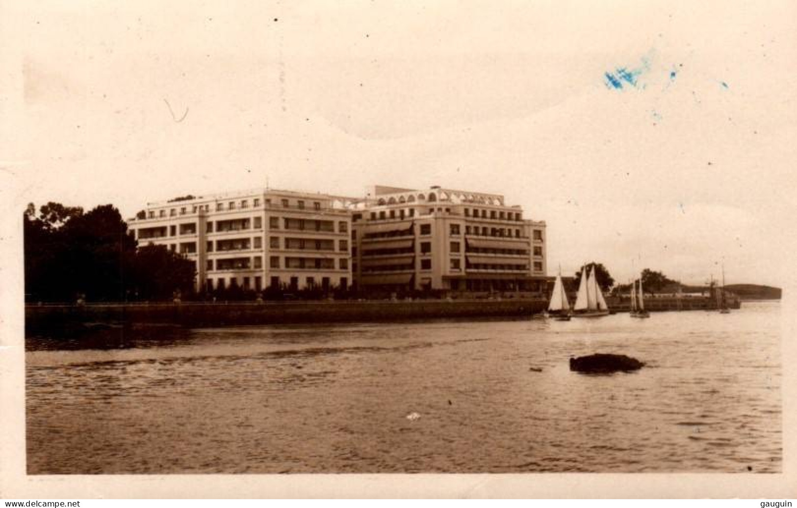 CPSM - La TOJA - Grand Hôtel Vu De La Mer (immeuble) - Edition Artigot (Format 9x14) - Pontevedra