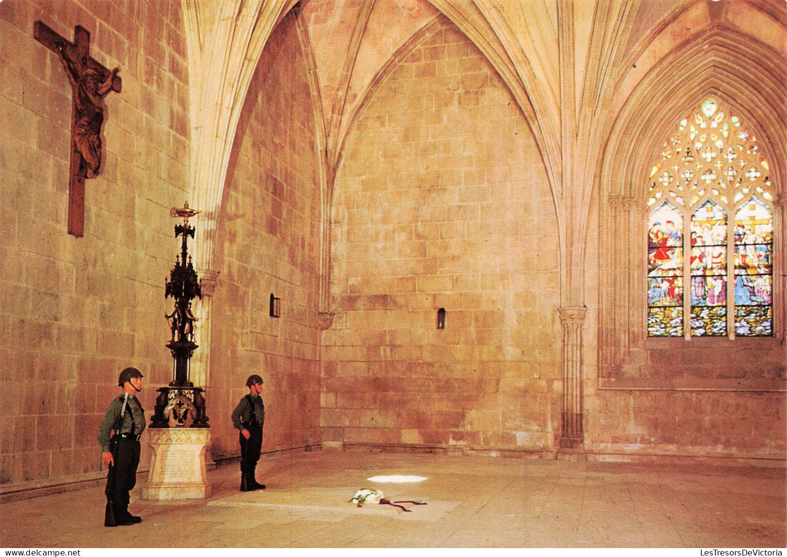 PORTUGAL - Batalha (portugal) - Monastère - Salle Du Chapitre - De L'intérieure - Animé - Carte Postale - Leiria