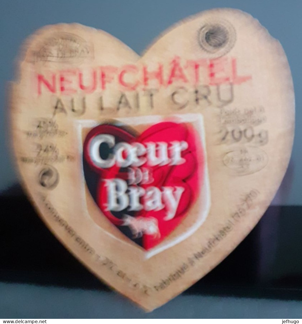 ÉTIQUETTE COEUR DE BRAY . NEUFCHATEL AU LAIT CRU . FABRIQUE A NEUFCHATEL 76 . - Cheese