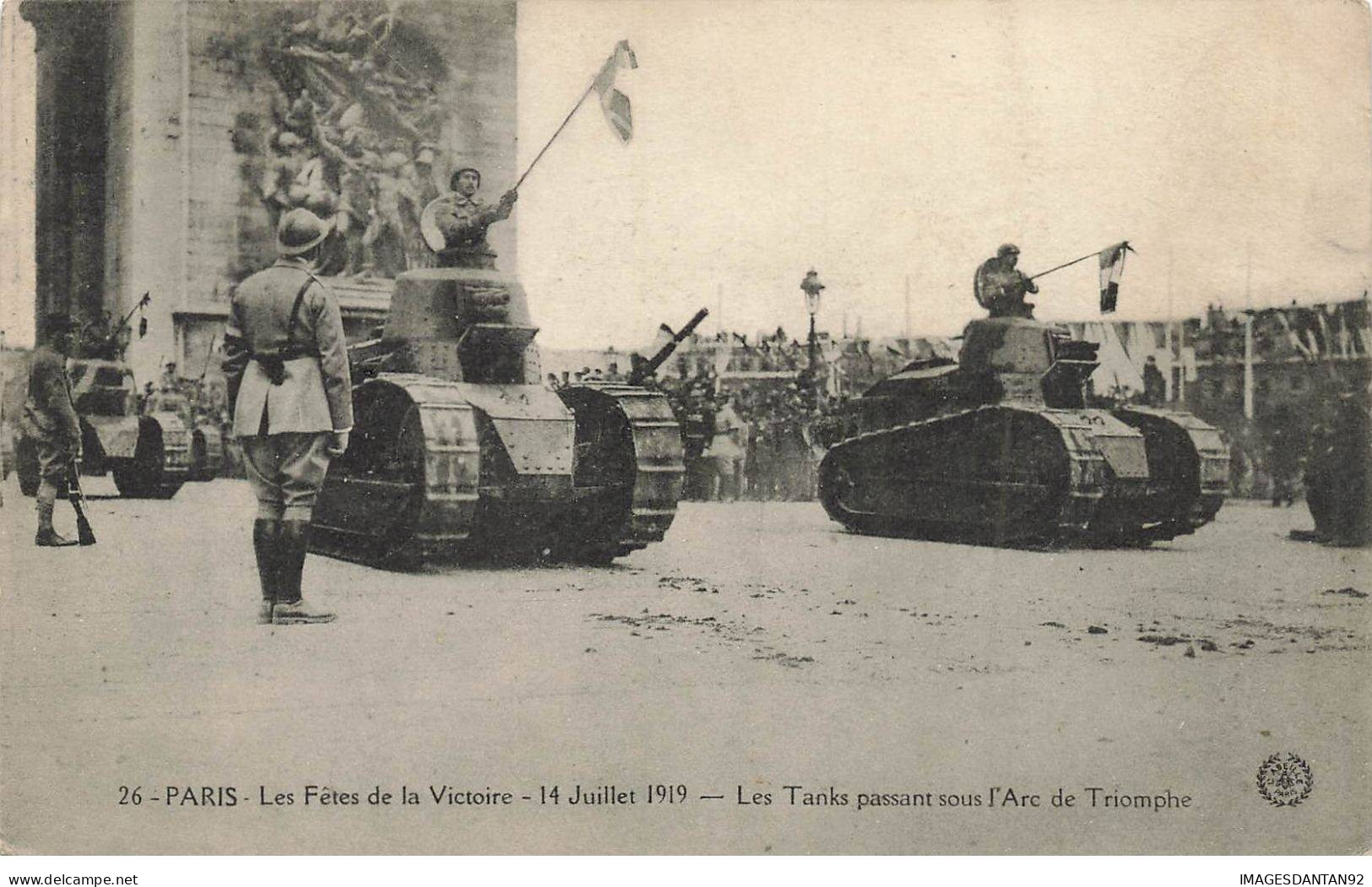 MILITARIA #MK48629 PARIS LES FETES DE LA VICTOIRE 14 JUILLET 1919 LES TANKS PASSANT SOUS L ARC DE TRIOMPHE - Ausrüstung