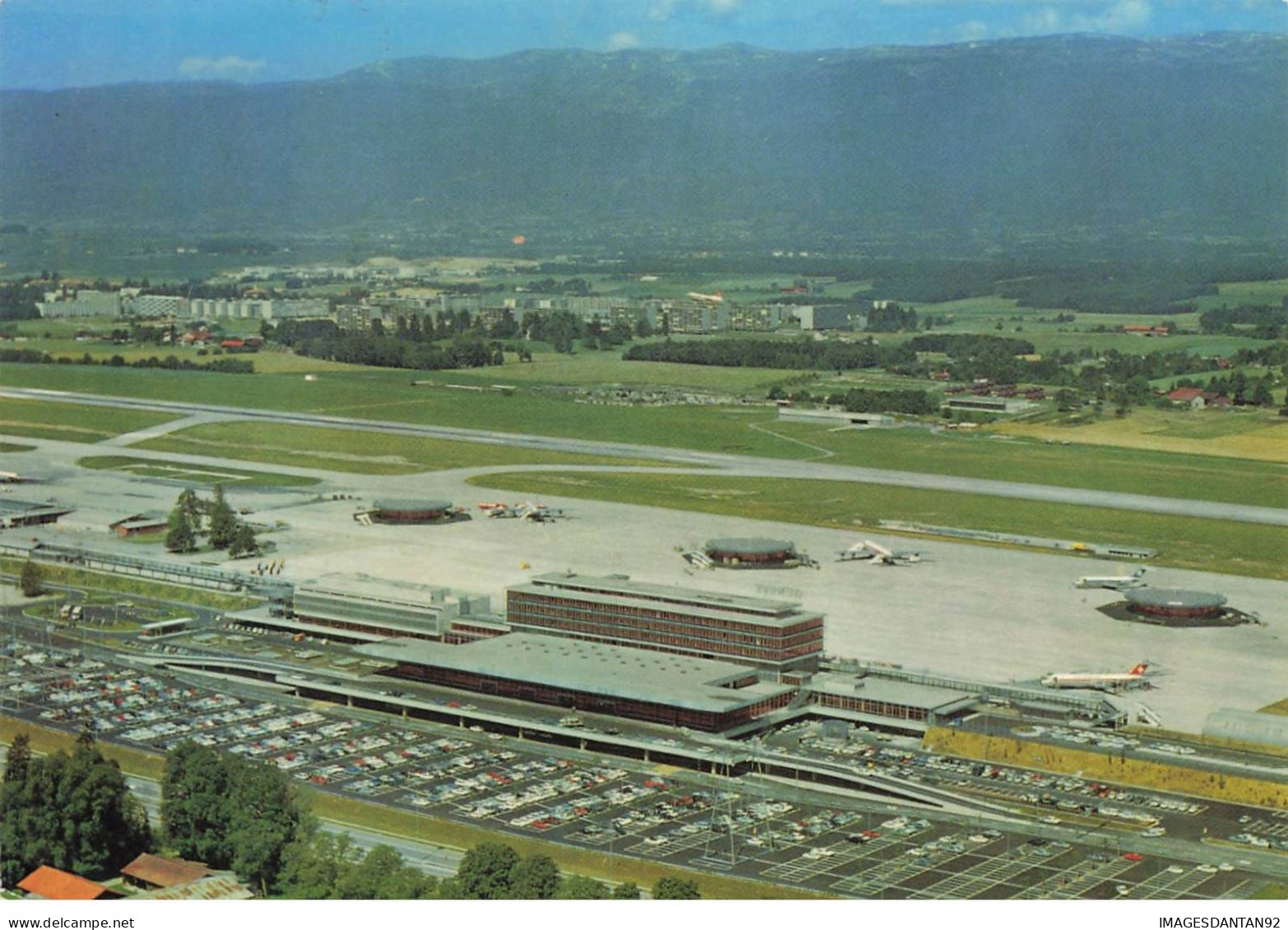 AVIATION #DC51271 AEROPORT GENEVE COINTRIN VU SUR LES PISTES ET LES MONTAGNES - Aérodromes