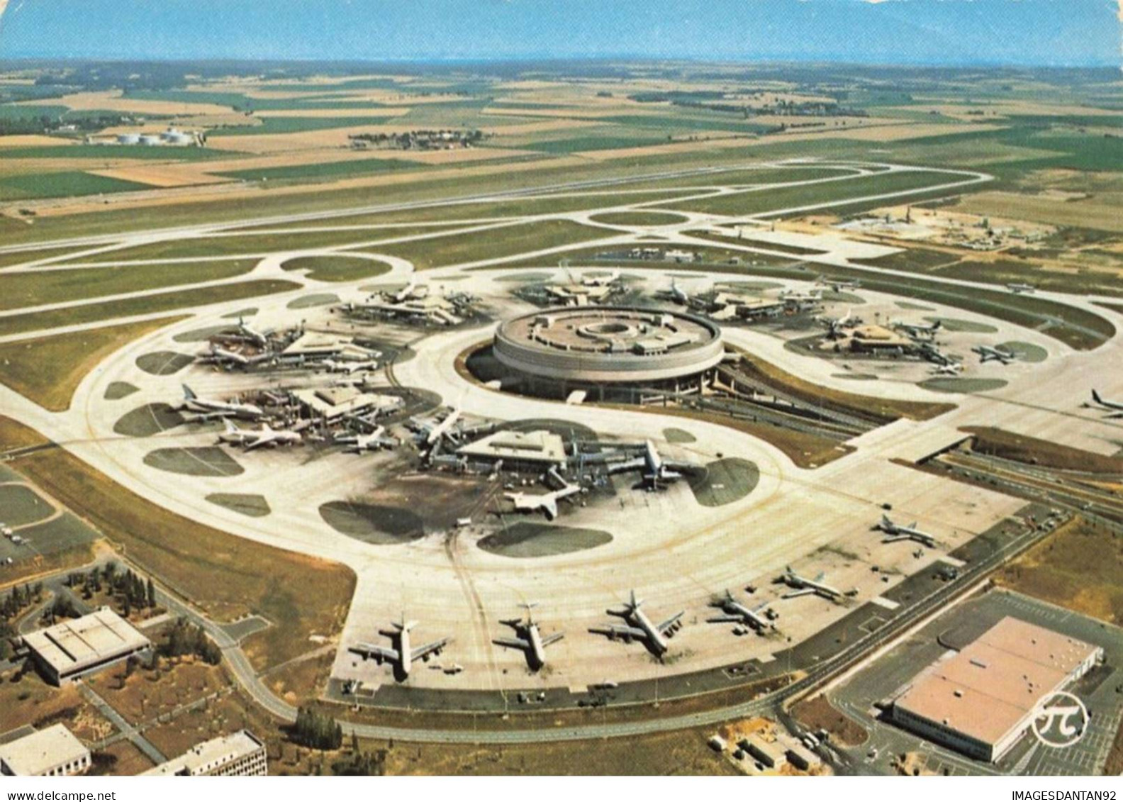 AVIATION #DC51274 ROISSY EN FRANCE VUE GENERALE AEROPORT CHARLES DE GAULLE - Other & Unclassified