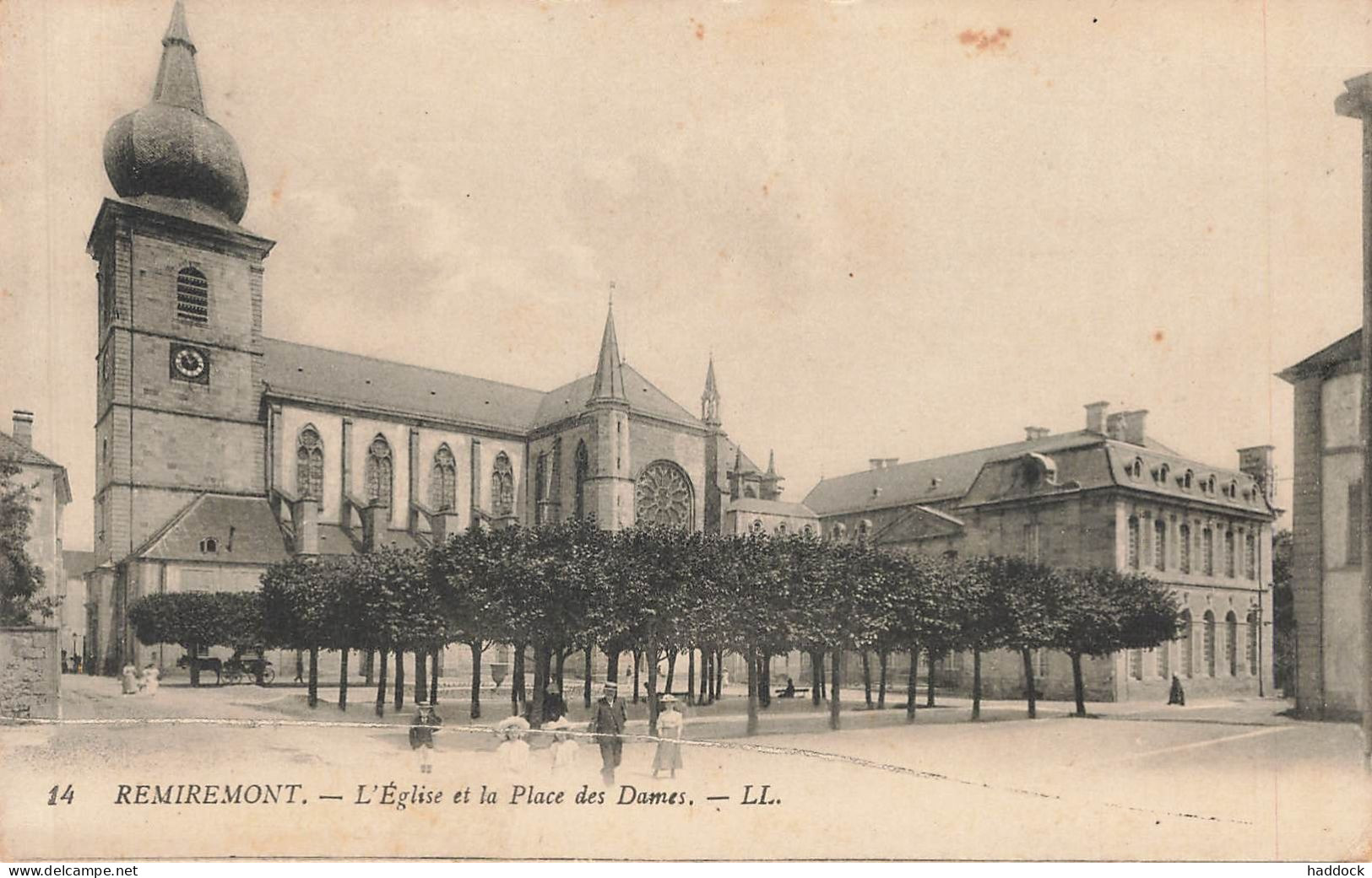 REMIREMONT : L'EGLISE ET LA PLACE DES DAMES - Remiremont