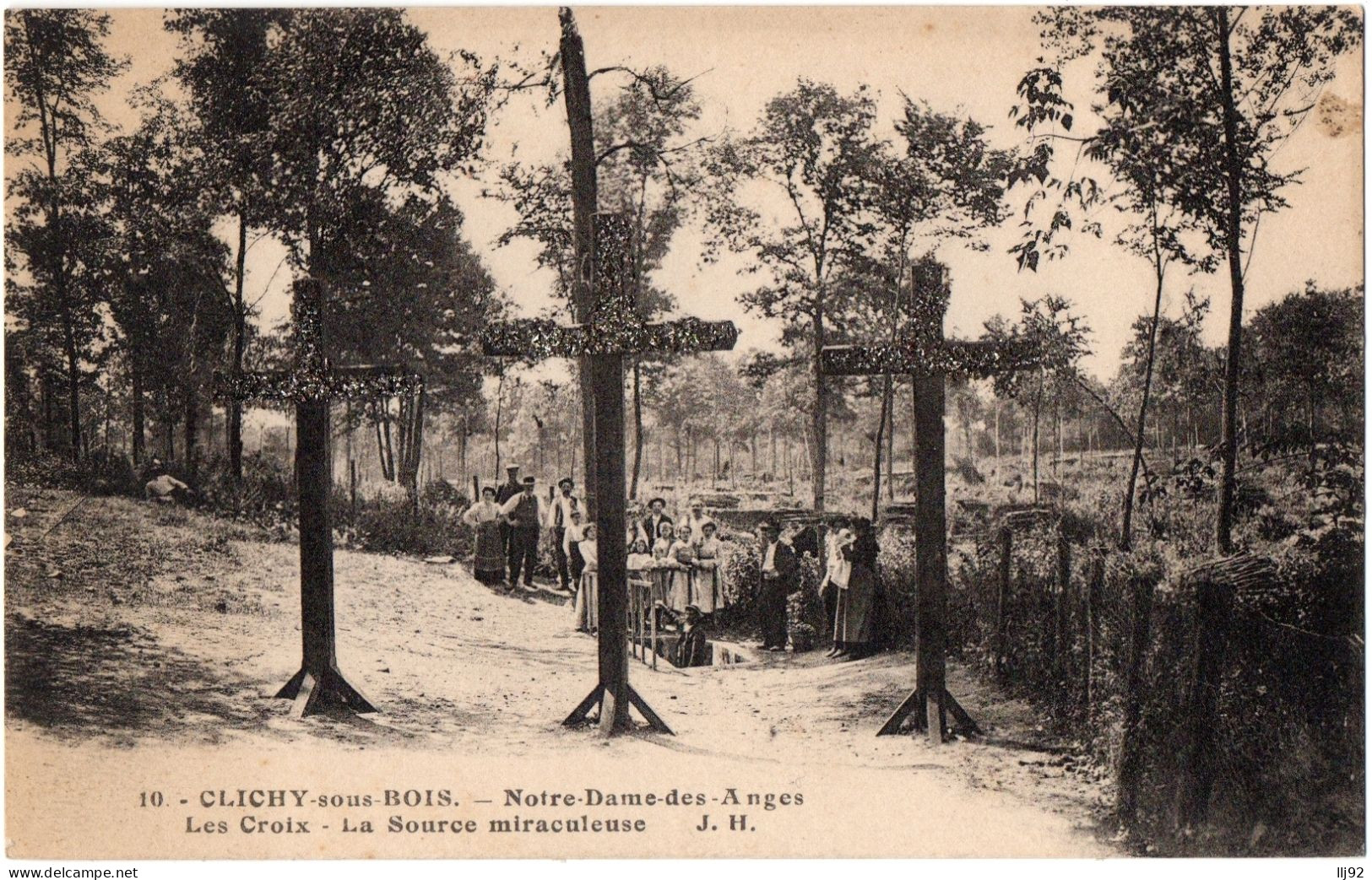 CPA 93 - CLICHY SOUS BOIS (Seine Saint Denis) - 10. Notre Dame Des Anges. Les Croix (pailletées). Source Miraculeuses - Clichy Sous Bois