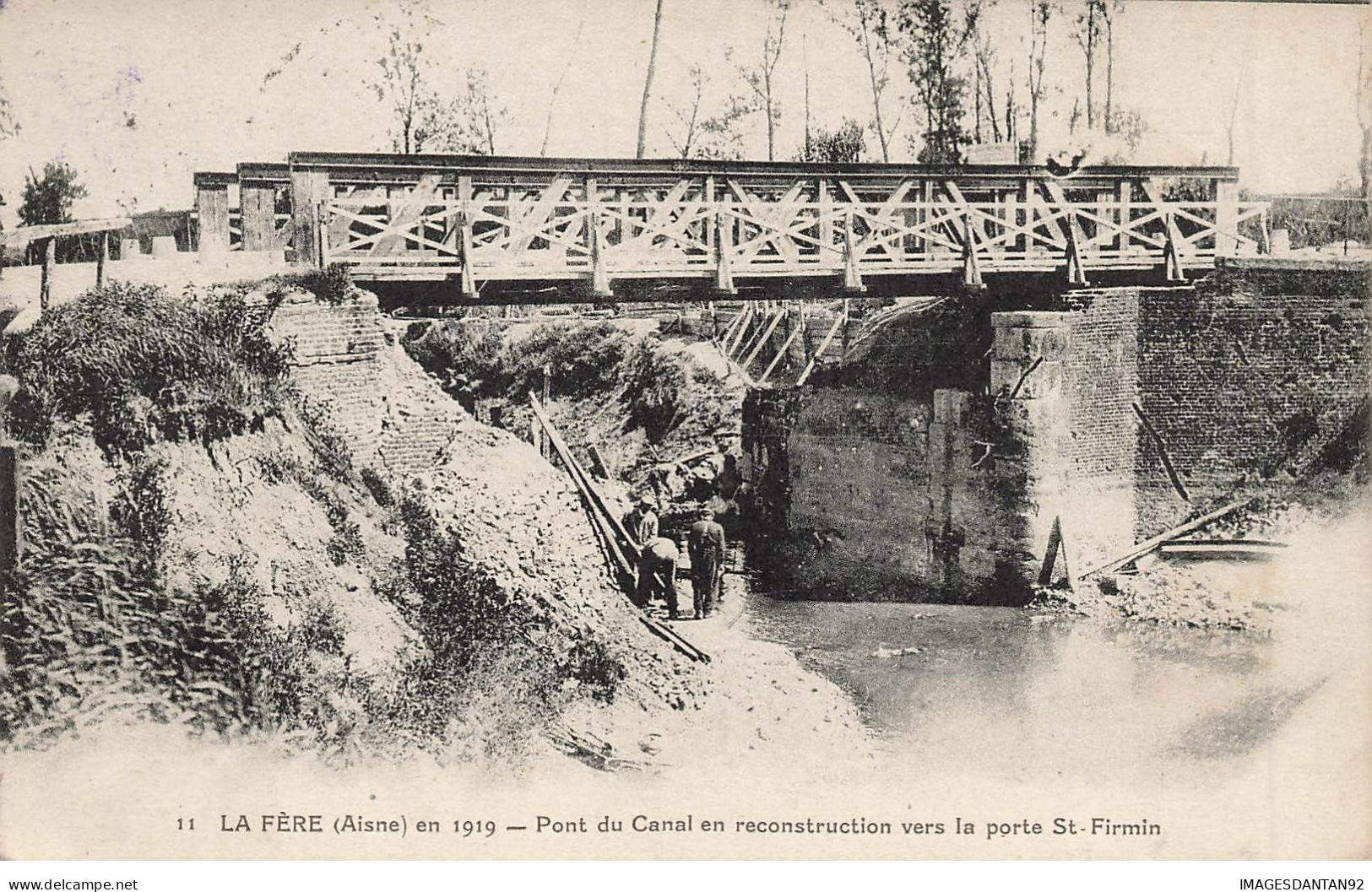 02 LA FERE AC#MK228 PONT DU CANAL EN RECONSTRUCTION VERS LA PORTE ST FIRMIN EN 1919 - Fere En Tardenois