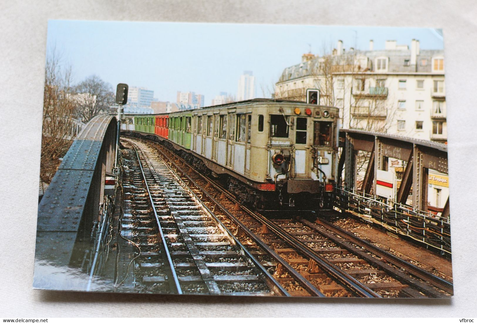 Cpm, Paris 75, Le Métro, Rame Sprague Thomson Quittant La Station Jaures Sur La Ligne 2 - Subway