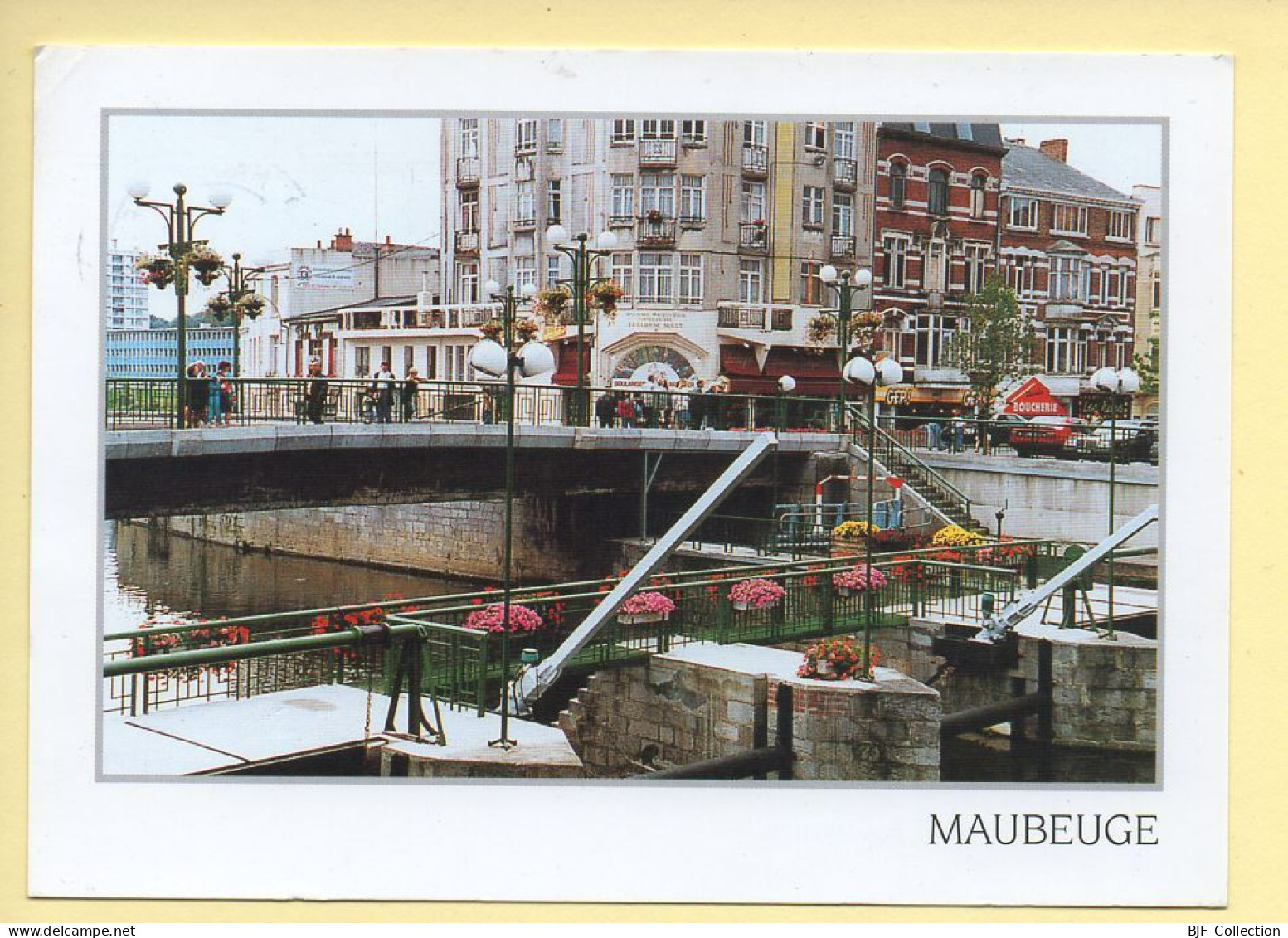 59. MAUBEUGE – Ecluse De La Sambre (animée) (voir Scan Recto/verso) - Maubeuge