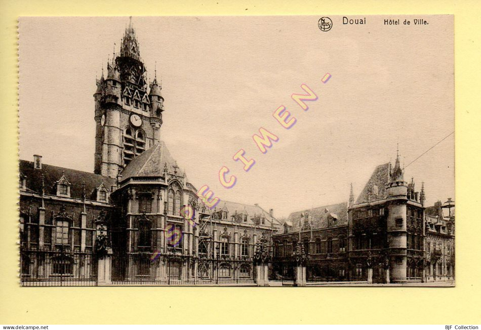 59. DOUAI - Hôtel De Ville (voir Scan Recto/verso) - Douai