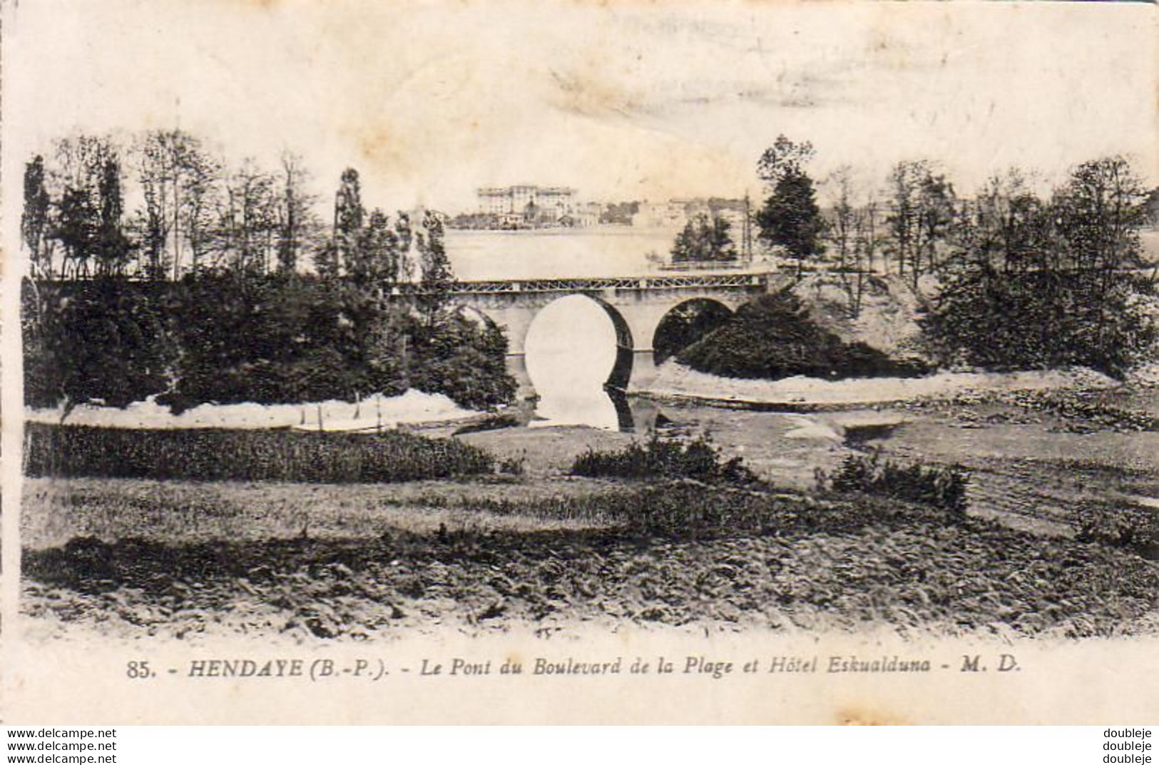D64  HENDAYE Le Pont Du Boulevard De La Plage Et Hôtel Eskalduna  ........ Carte Frippée - Hendaye