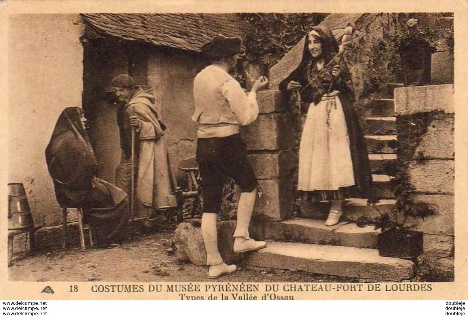 D65  Lourdes  Costumes Du Musée Pyrénéen Du Chateau-fort De Lourdes  ..... - Vestuarios