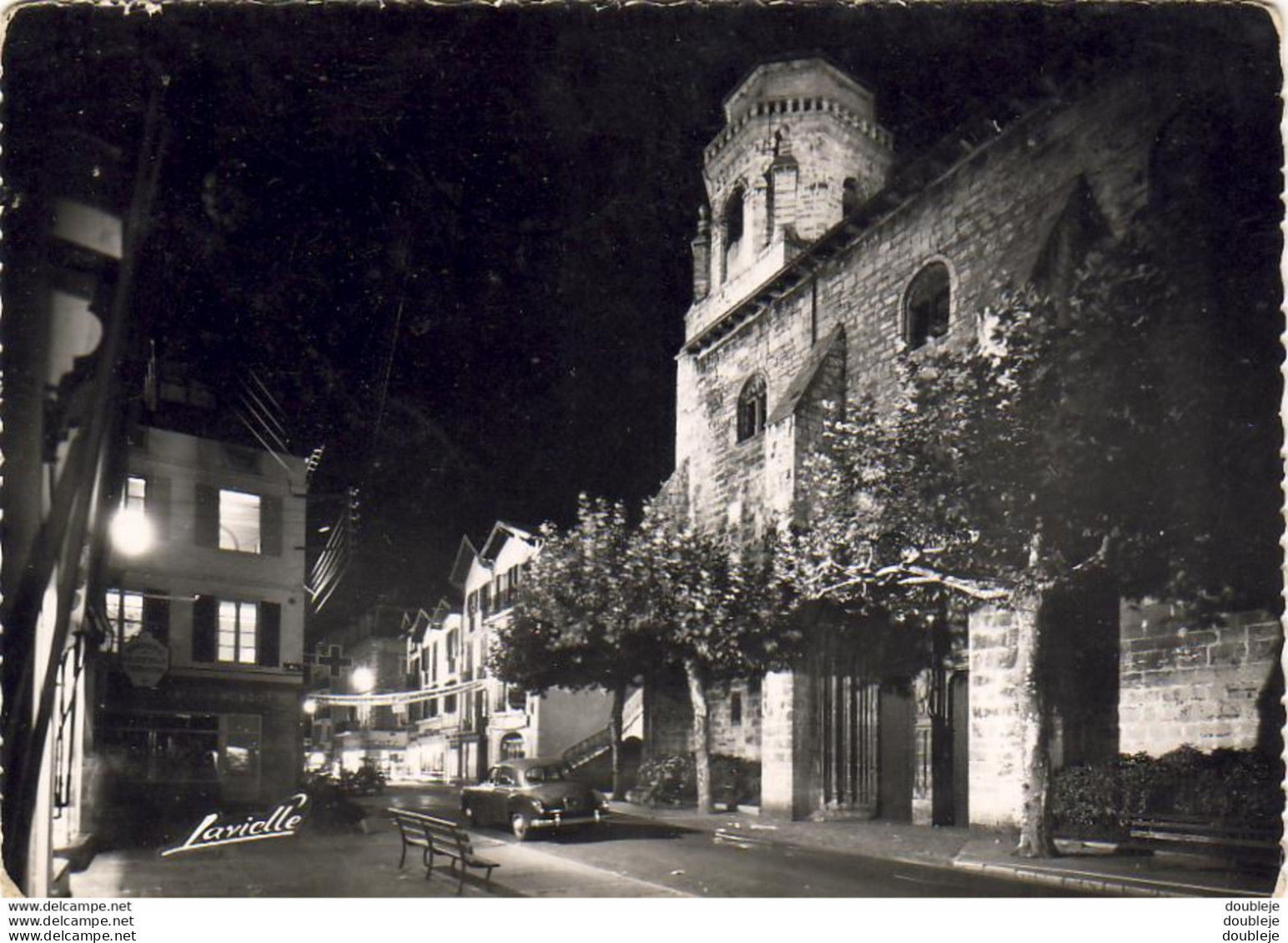 D64  SAINT-JEAN-DE-LUZ  La Nuit, L'Eglise Et La Rue Gambetta  ..... - Saint Jean De Luz