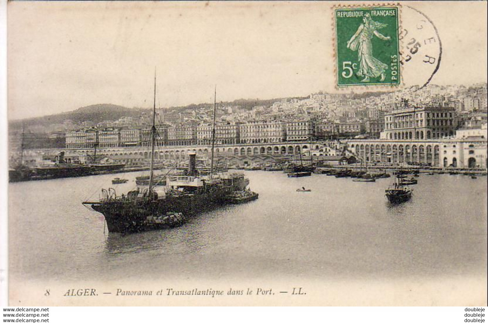 ALGER  Panorama Et Transatlantique Dans Le Port - Paquebots