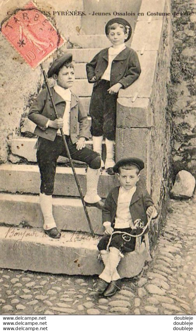 D64  Les Pyrénées  Jeunes Ossalois En Costume De Fête  ..... - Arudy