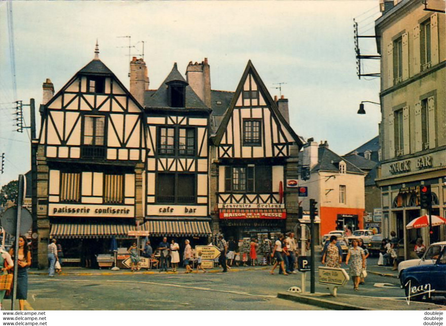 D56   AURAY  La Place De La République Et Ses Vieilles Maisons   ......  éditeur Jean à Audierne N°23.951-1 - Bretagne