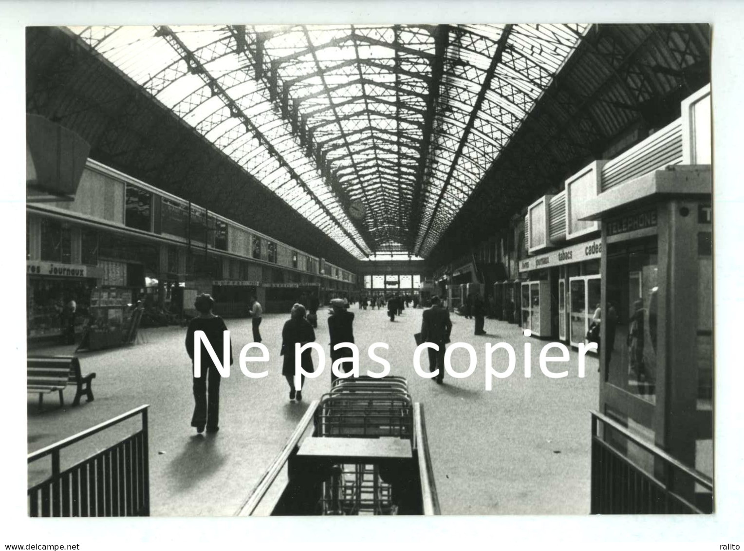 PARIS 1977 Gare De L'Est Ferroviaire Grève Photo 12,6 X 17,8 Cm - Lieux