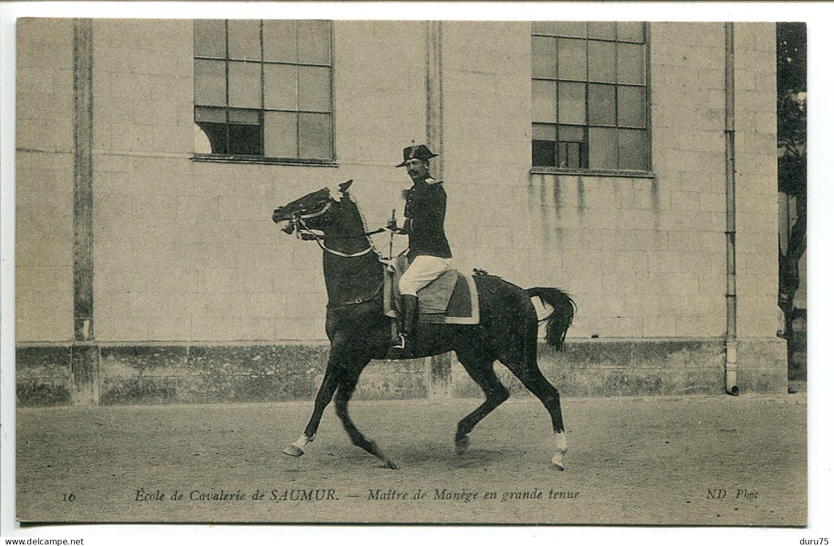 CPA Non écrite * SAUMUR Ecole De Cavalerie Maître De Manège En Grande Tenue * ND Phot - Saumur