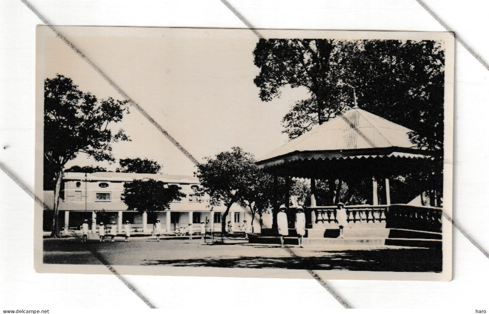 CONGO BELGE - Photo  De L'intérieur D'une école De Filles , élève, Kiosque, Cour,...- +/- 1935 ? Katanga ? (M7) - Afrique