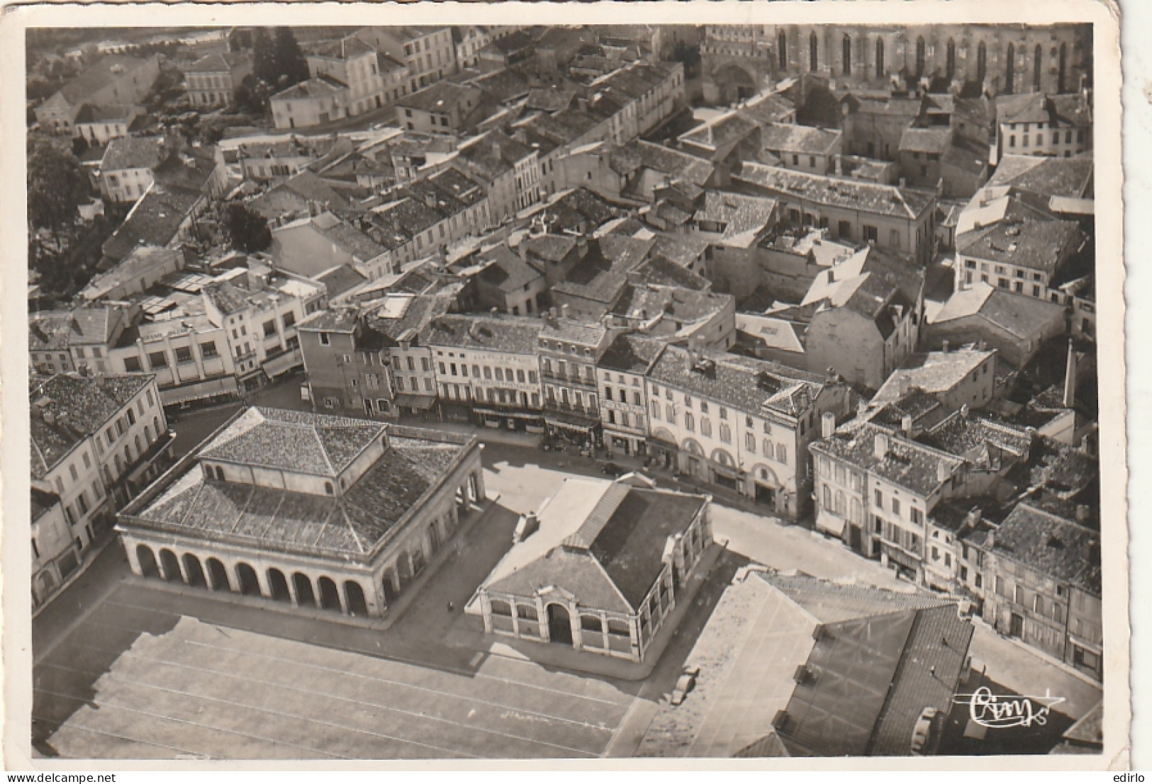 **** 82  ***  MOISSAC  Centre De La Ville  Vue Aérienne -- Timbrée TTB   - Moissac