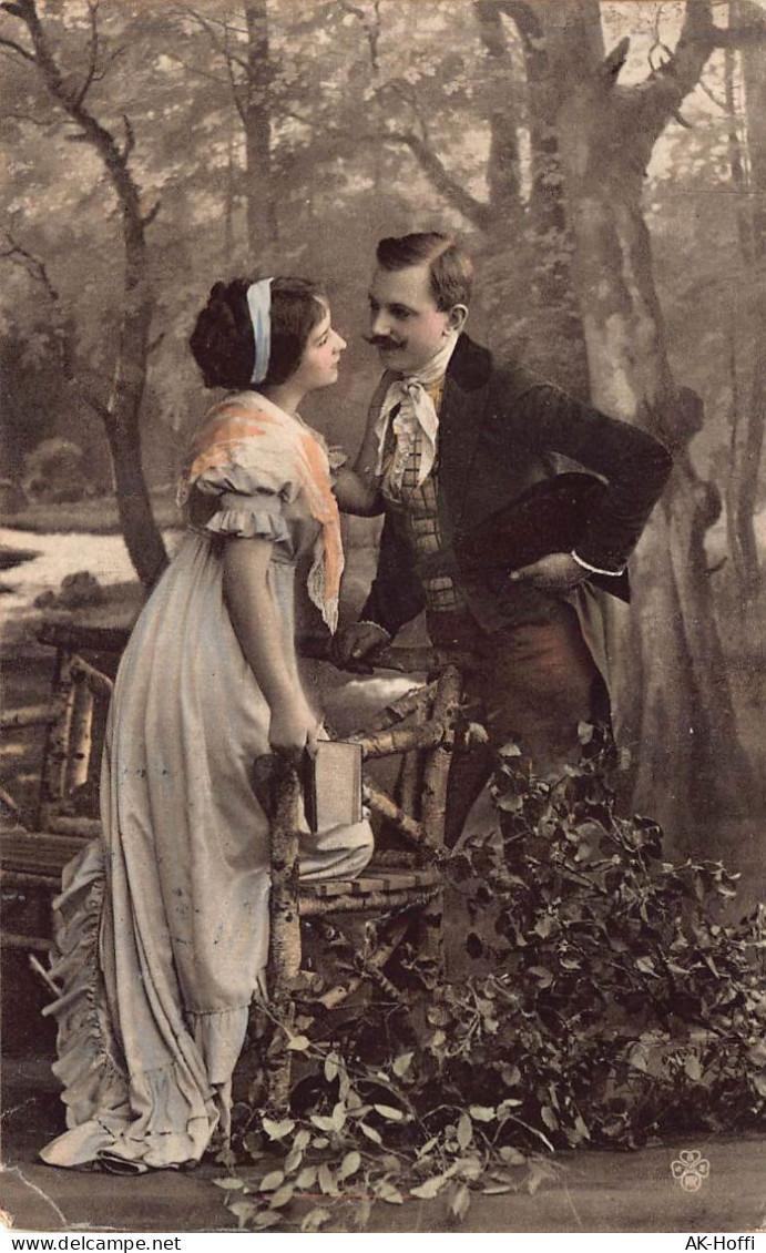 Foto-AK Liebespaar Im Wald, Parkbank Gelaufen 1918 In Leipzig - Couples