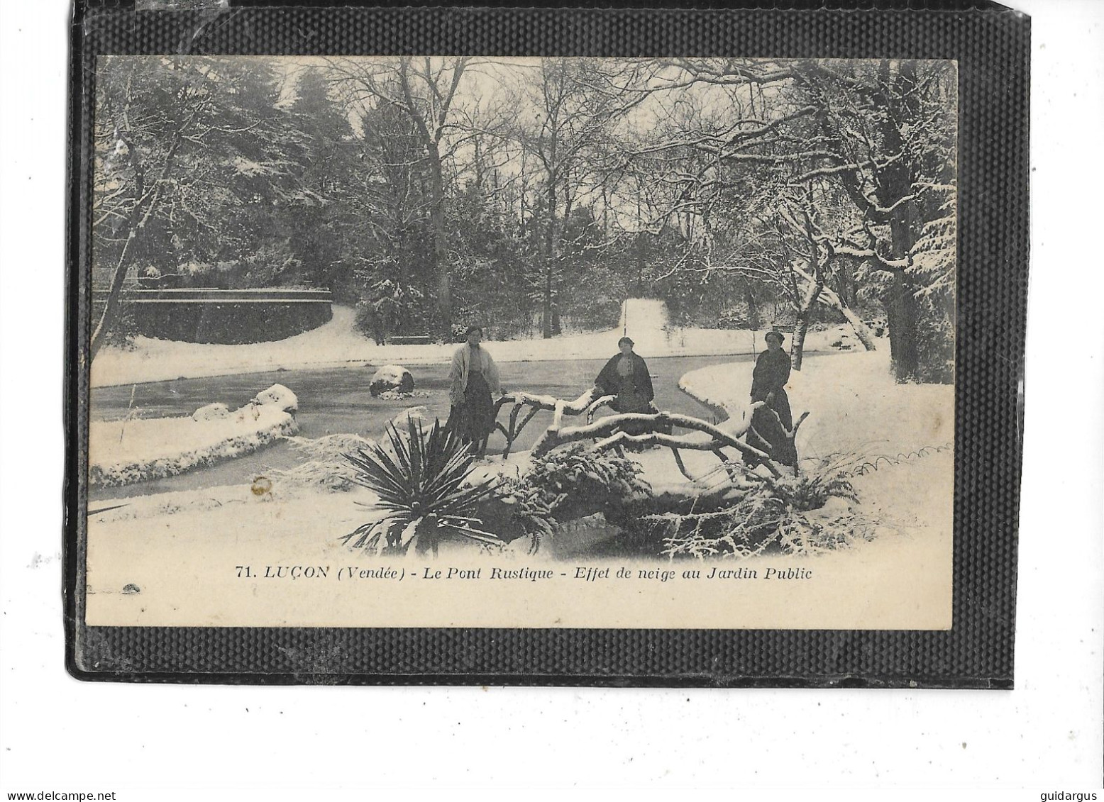 85- LUCON- Une Vue Animée Du JARDIN PUBLIC Sous La NEIGE -Le PONT RUSTIQUE - Lucon