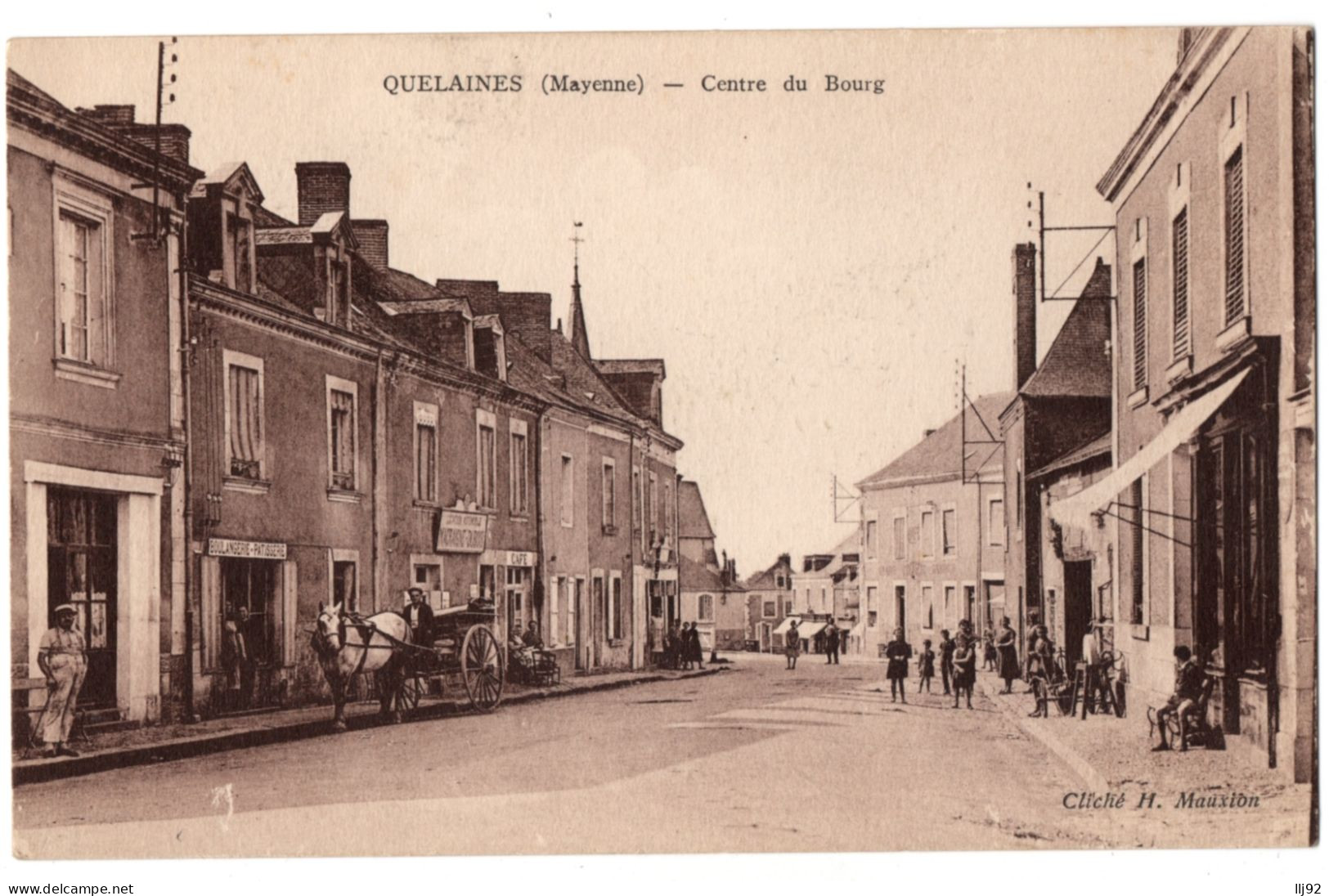 CPA 53 - QUELAINES (Mayenne) - Centre Du Bourg (petite Animation) - Cliché H. Mauxion - Sonstige & Ohne Zuordnung