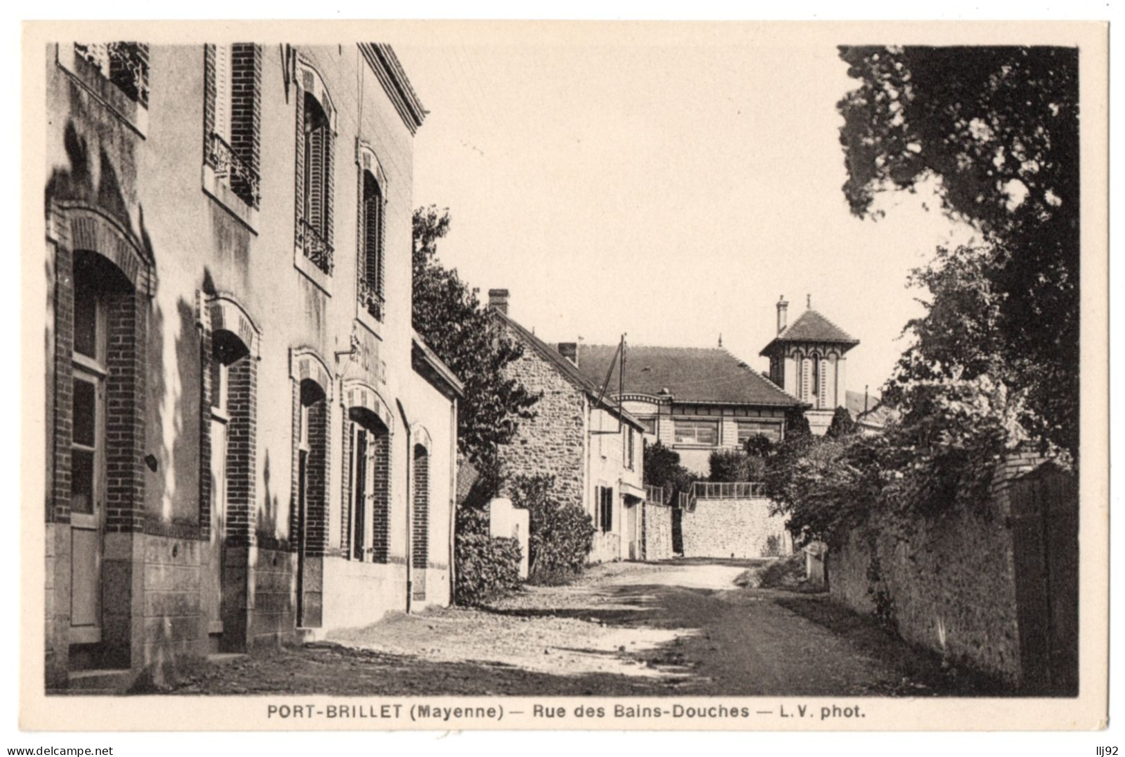 CPA 53 - PORT-BRILLET (Mayenne) - Rue Des Bains-Douches - L.V. Phot - Maurice Chrétien - Sonstige & Ohne Zuordnung