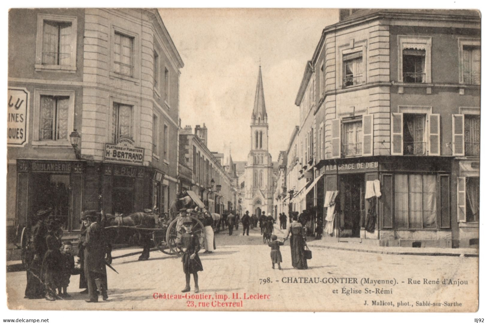 CPA 53 - CHATEAU GONTIER (Mayenne) - 798. Rue René D'Anjou Et Eglise St-Rémi (petite Animation) - Ed. J. Malicot - Chateau Gontier