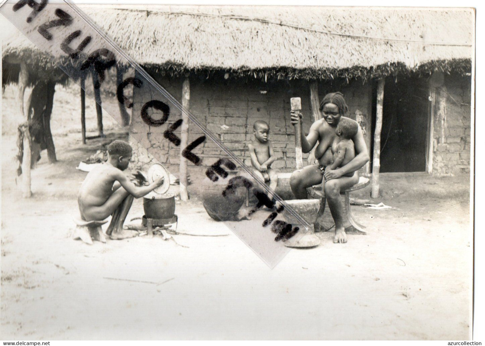 SCENE DE VIE D'UNE FAMILLE AFRICAINE . PHOTO COLLIN - Africa