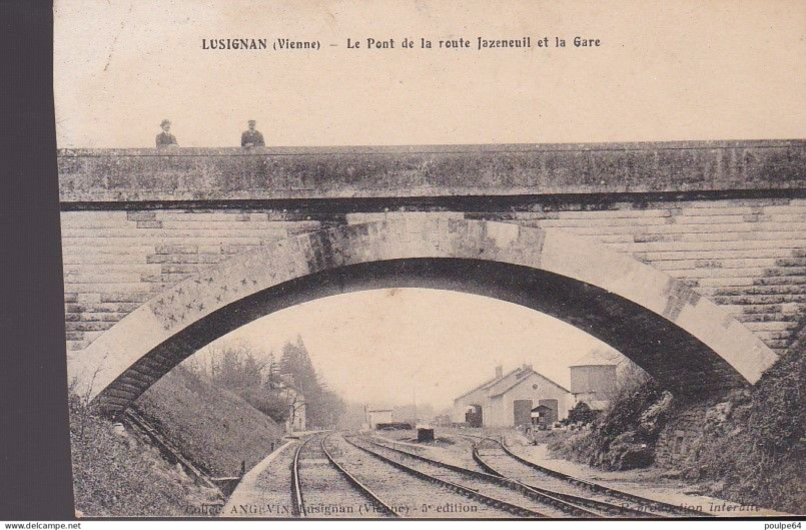 La Gare : Vue Intérieure - Lusignan