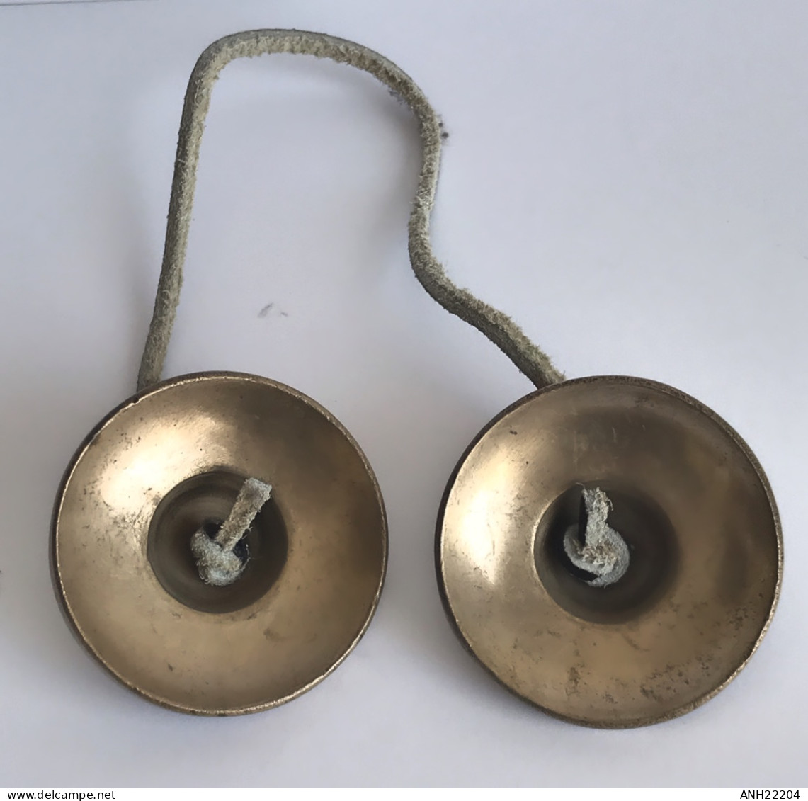 Cymbales/cloches tingsha (2), Tibet, 1ère moitié 20ème siècle. Objets de sanctuaire