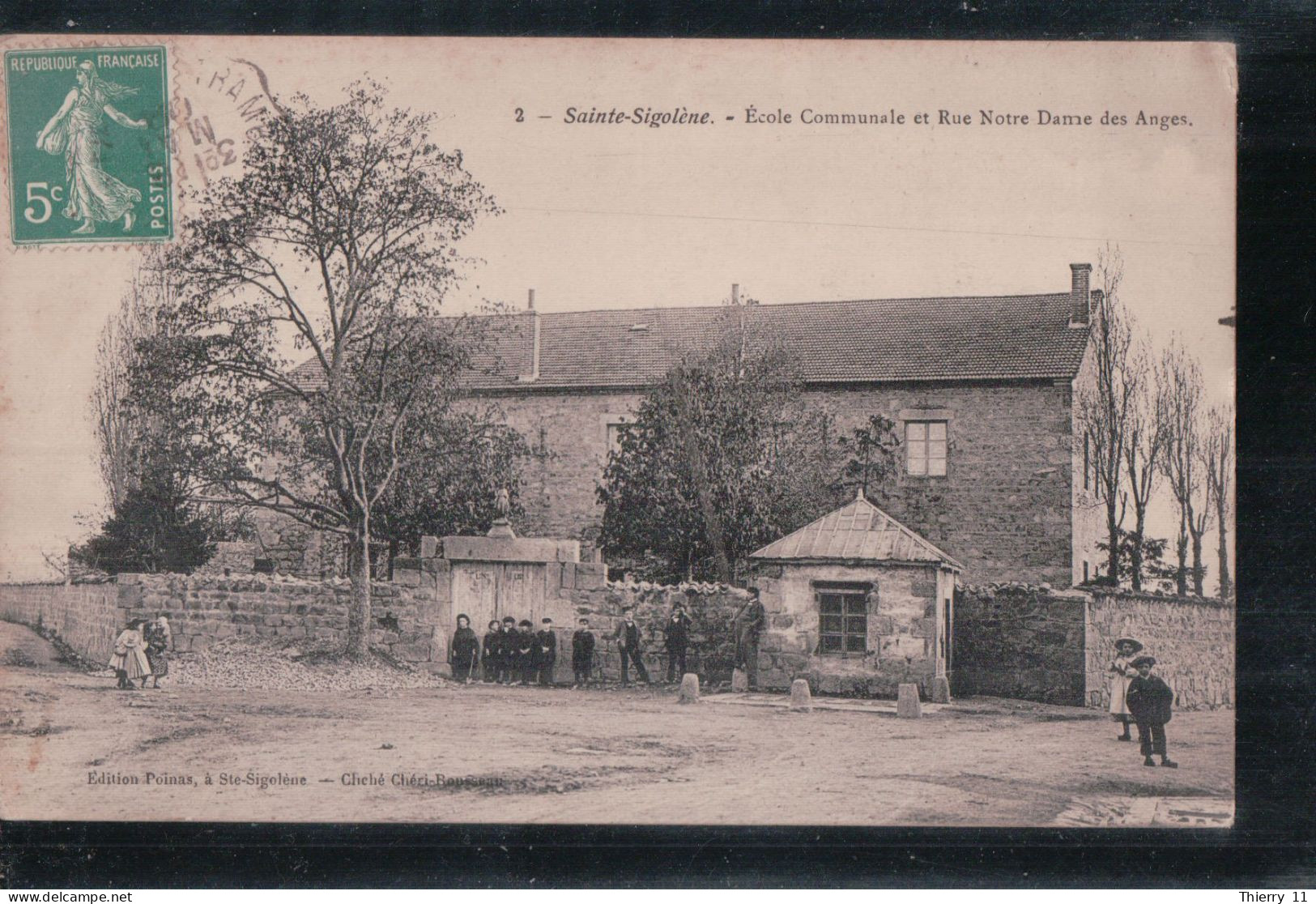 Cpa 43 Sainte Sigolène école Communale Et Rue Notre Dames Des Anges - Brioude
