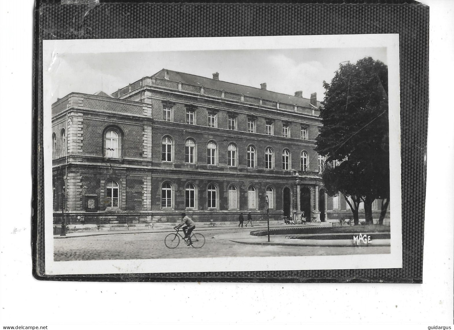 02- SAINT-QUENTIN- Une Vue Animée Du " Lyçée Henri MARTIN " - Saint Quentin