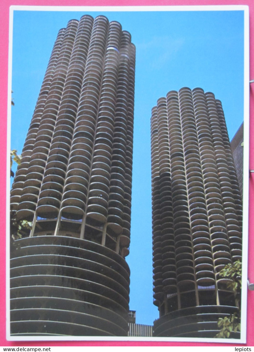 USA - Illinois - Chicago - Twin Towers Of Marina City - One Of The Most Photographed Buildings In Chicago - Chicago