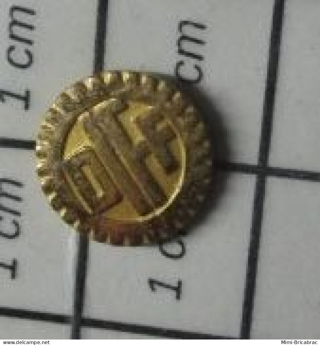 2522 Pin's Pins / Beau Et Rare : MARQUES / DIFF DLFF ? Mini Pin's Métal Jaune - Marcas Registradas