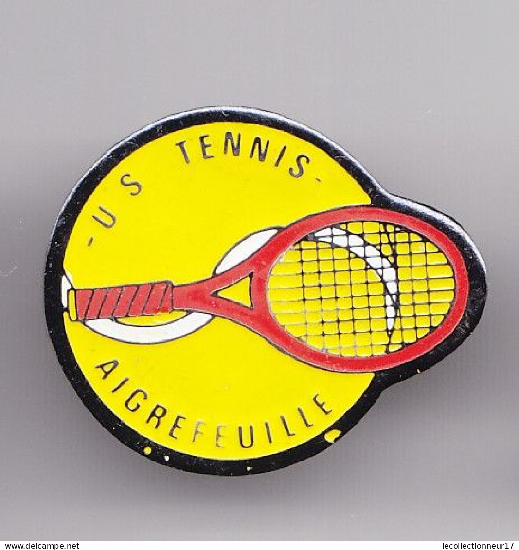 Pin's US Tennis Aigrefeuille  En Charente Maritime Dpt 17  Réf  6803 - Ciudades