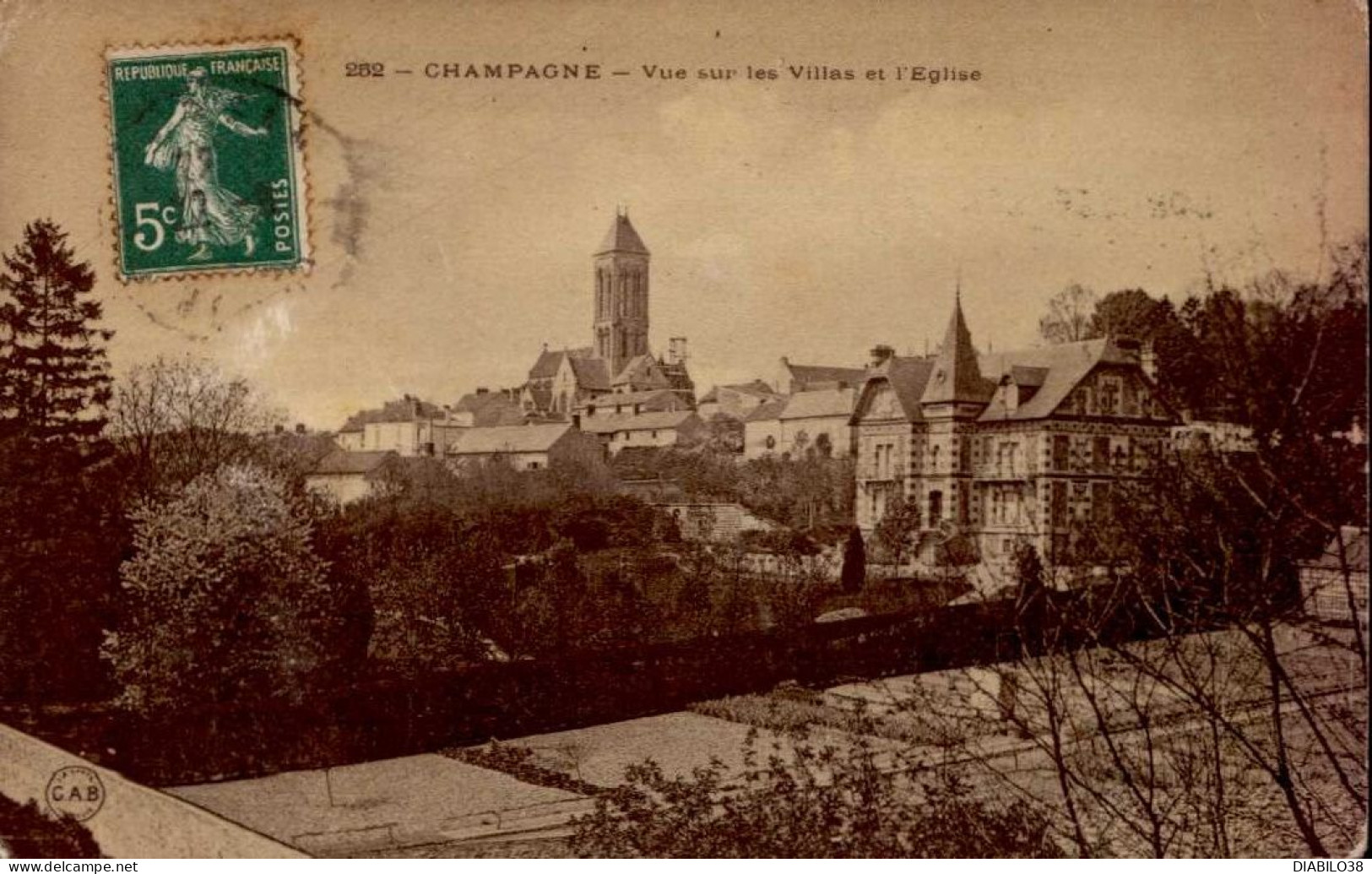 CHAMPAGNE-SUR-OISE    ( VAL D ' OISE )  VUE SUR LES VILLAS ET L ' EGLISE - Champagne Sur Oise