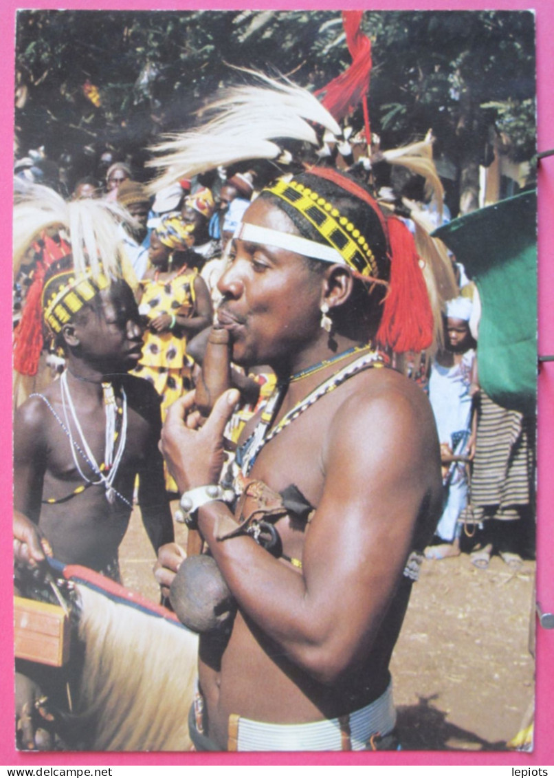 Sénégal - Joueur De Flûte Bassari - Joli Timbre Papillon - Sénégal
