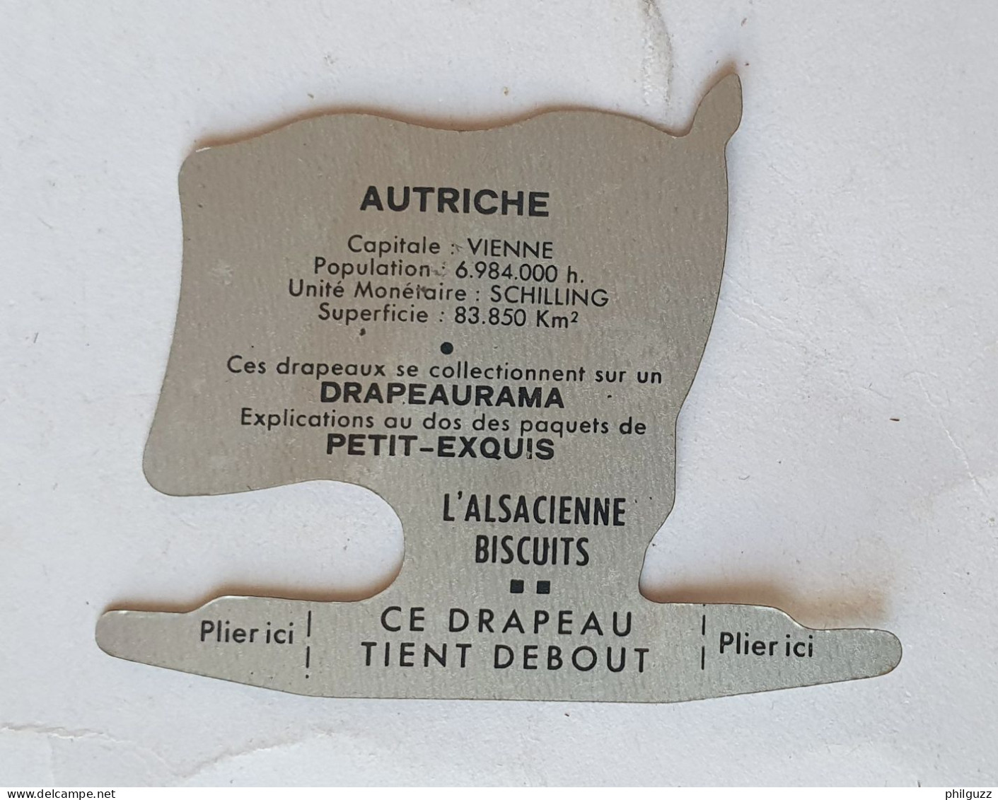 FIGURINE PUBLICITAIRE PLAQUE En Métal DRAPEAU DRAPEAURAMA ALSACIENNE AUTRICHE 1961 - Other & Unclassified