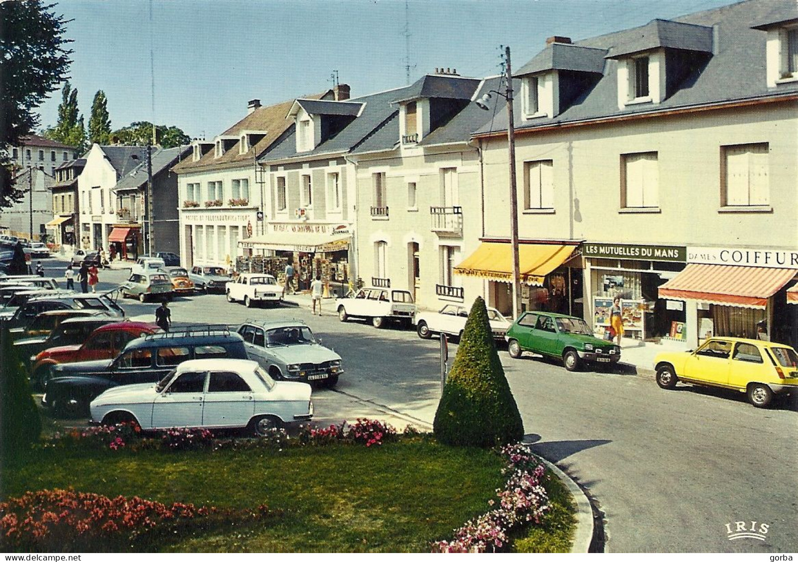 *CPM - 86 - LA ROCHE POSAY - La Poste Et La Place - La Roche Posay