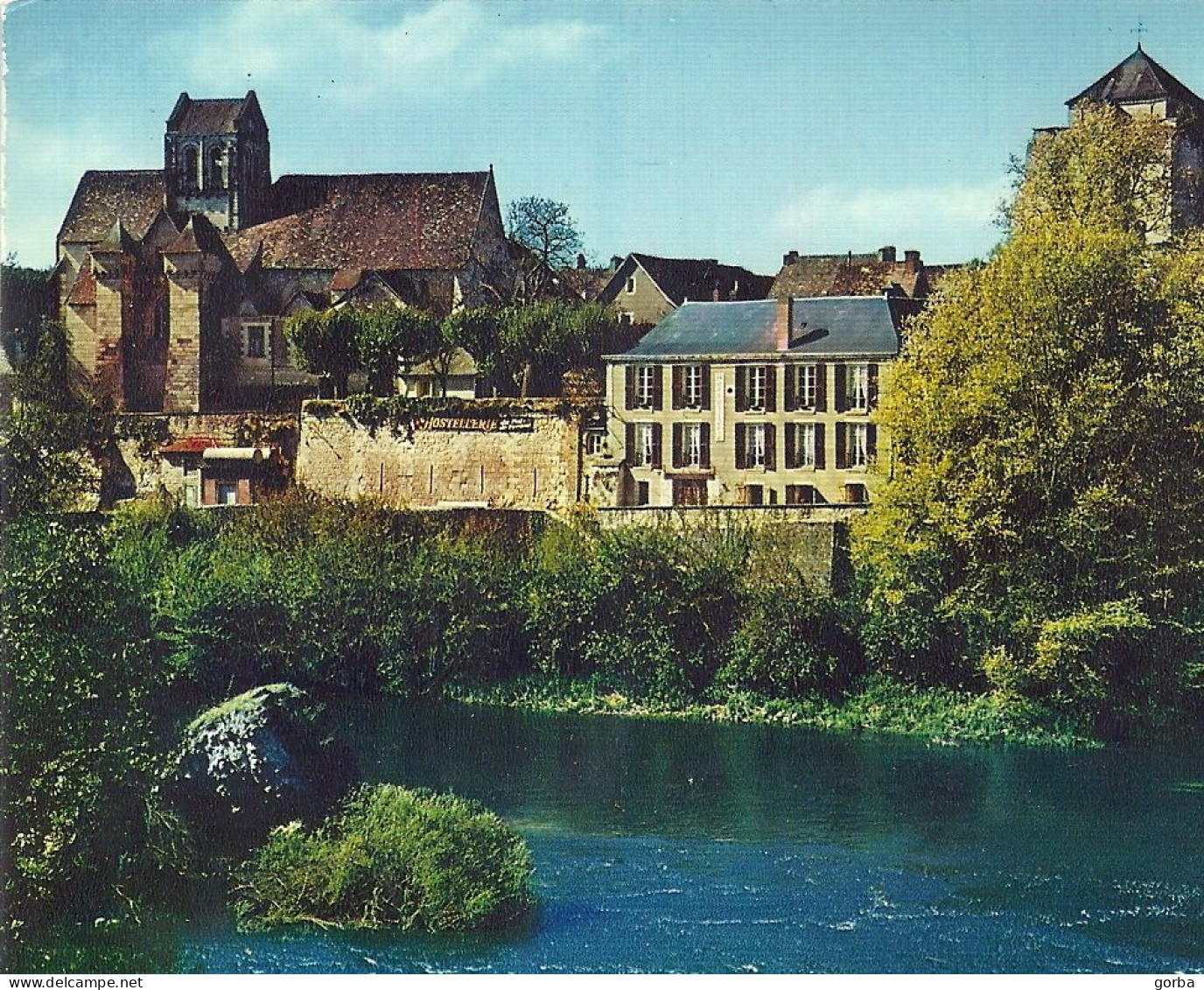 *CPM - 86 - LA ROCHE POSAY - L'Hostellerie Du Val De Creuse - Le Donjon Et L'Eglise Fortifiée - La Roche Posay