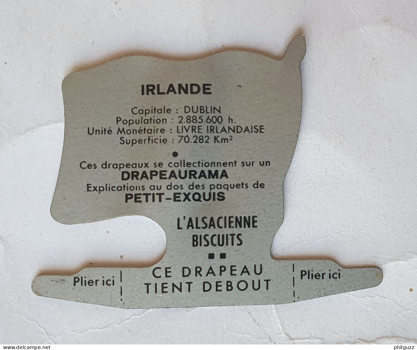 FIGURINE PUBLICITAIRE PLAQUE En Métal DRAPEAU DRAPEAURAMA ALSACIENNE IRLANDE 1961 - Other & Unclassified