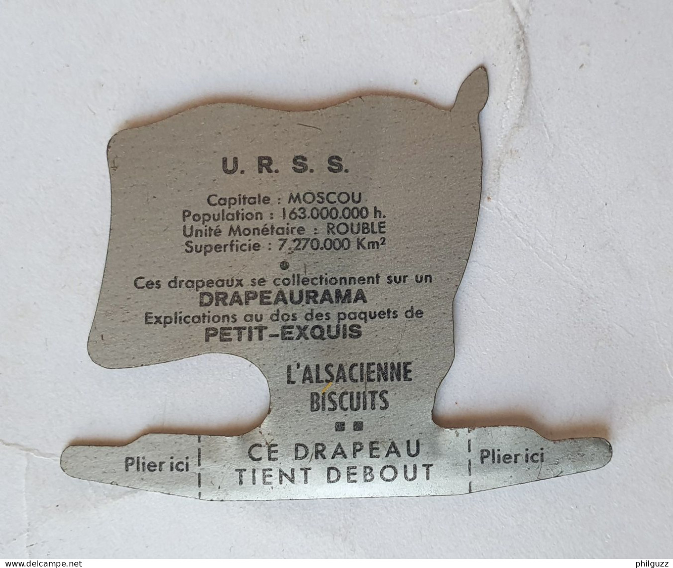 FIGURINE PUBLICITAIRE PLAQUE En Métal DRAPEAU DRAPEAURAMA ALSACIENNE U.R.S.S. 1961 - Autres & Non Classés