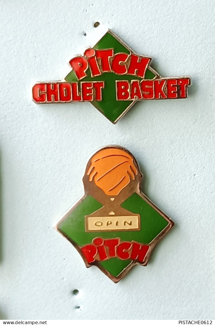 Pin's 2 Pin's Pitch Cholet Basket Et Open Pitch - Baloncesto