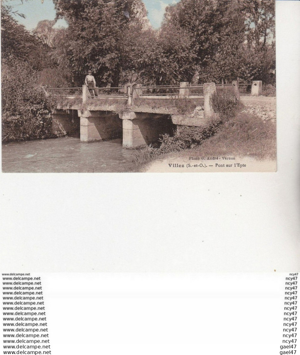CPA (78) VILLEZ.  Pont Sur L'Epte,  Jeune Homme Assit Sur Le Pont ...U552 - Puentes
