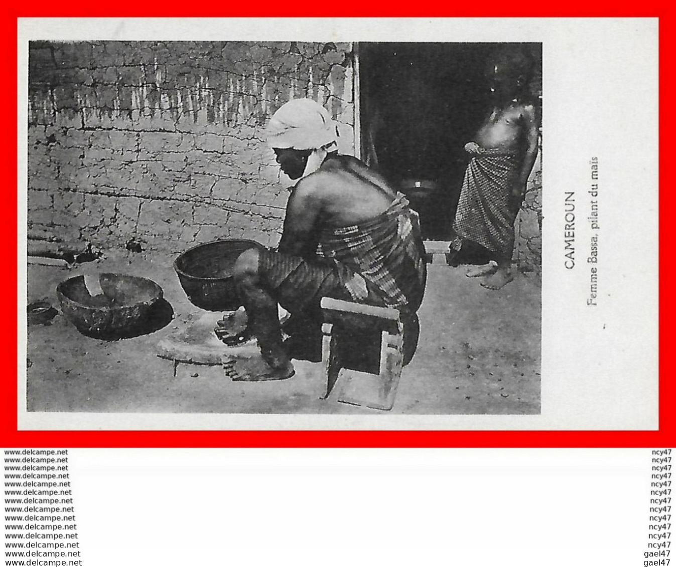 CPA CAMEROUN.  Femme Bassa, Pilant Du Maïs...S1745 - Kamerun