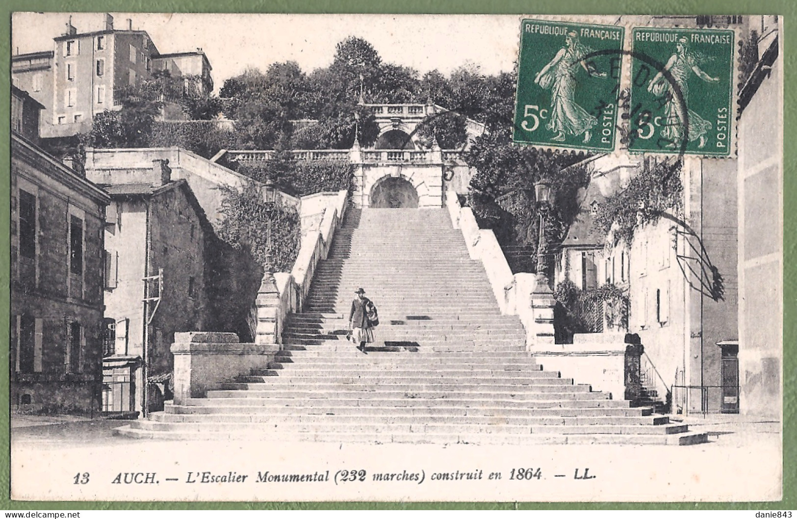 CPA - GERS - AUCH - L'ESCALIER MONUMENTAL CONSTRUIT EN 1864 - Petite Animation - Auch