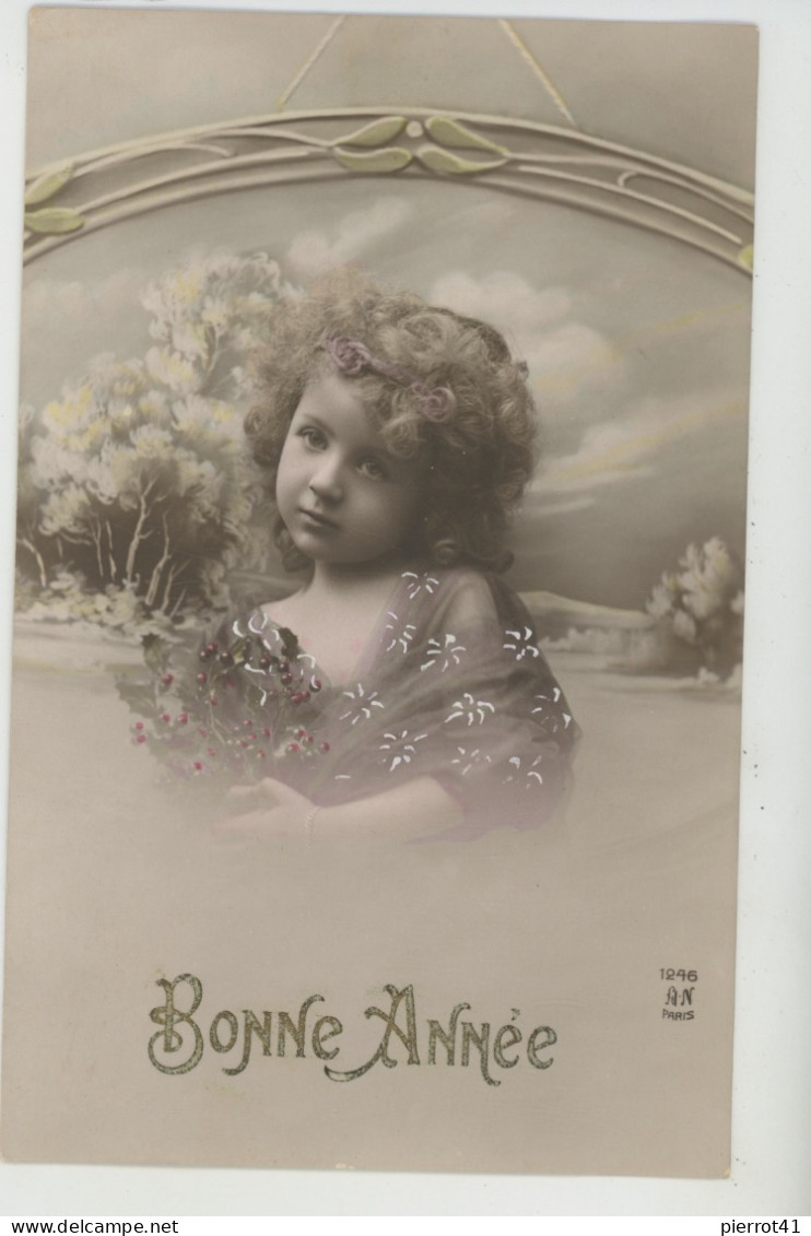 ENFANTS - LITTLE GIRL - MAEDCHEN - Jolie Carte Fantaisie Portrait Fillette Et Fleurs "Bonne Année" - Abbildungen