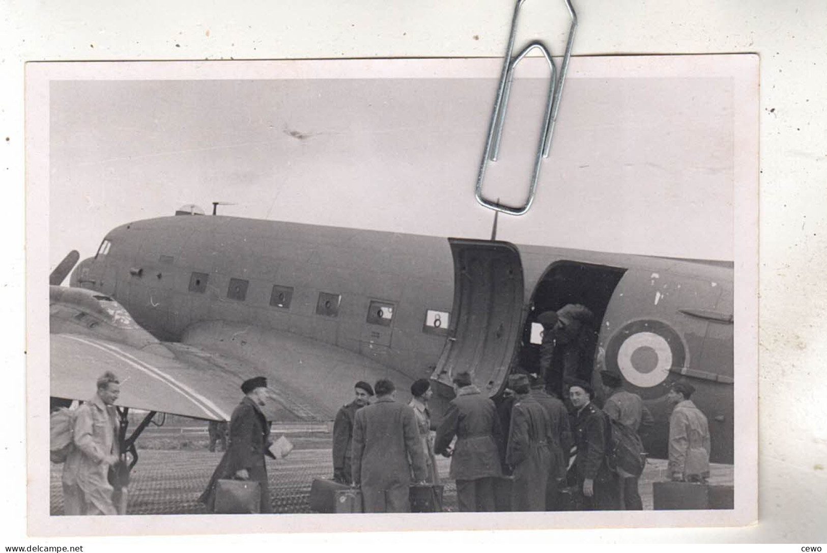 PHOTO  AVION  AVIATION SOLDATS ET DOUGLAS DC 3 FRANCAIS INDOCHINE - Luftfahrt